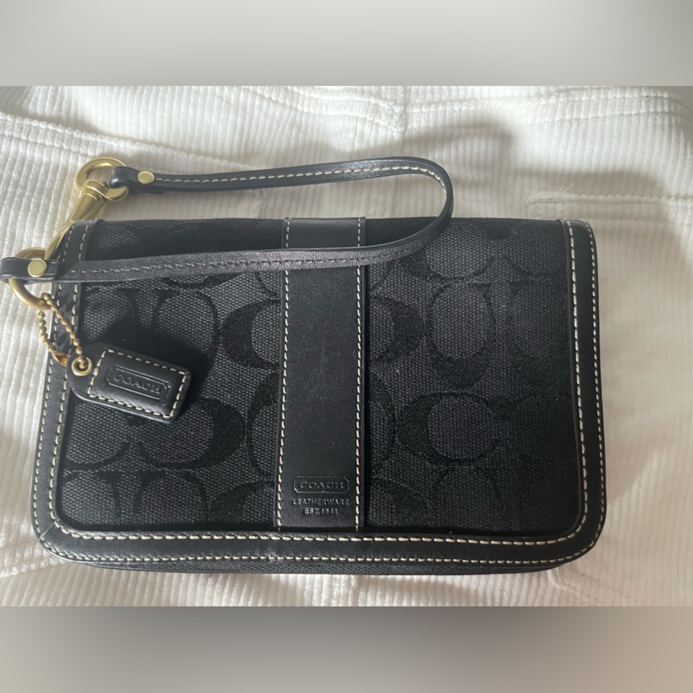 COACH BLACK SIGNATURE WRISTLET
